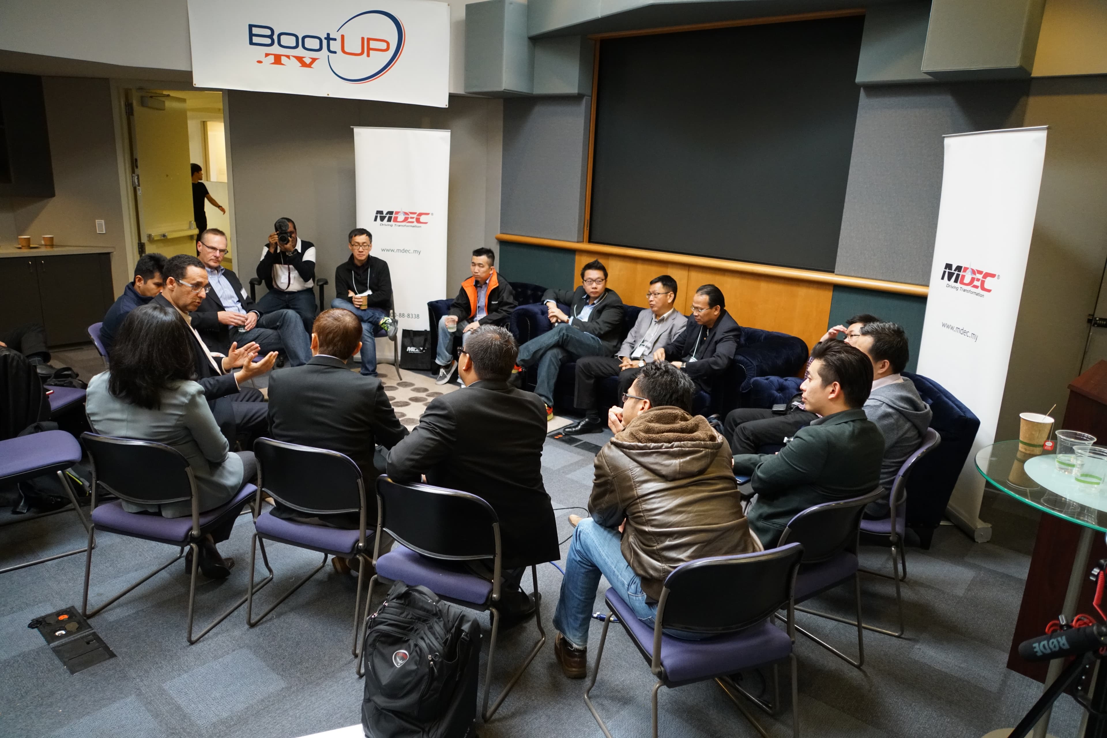 International government delegation at BootUP